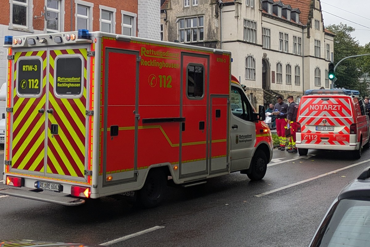 Rettungswagen, Feuerwehr, Unfall