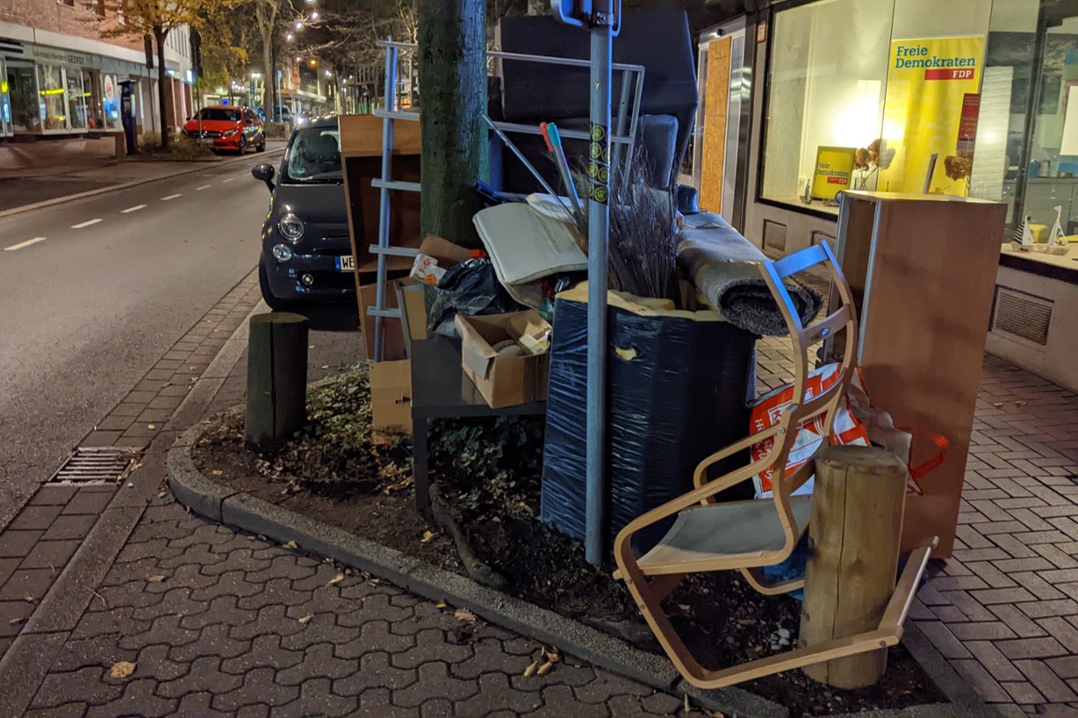 Sperrmüll am Straßenrand