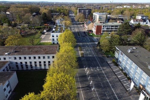 Bahnhofstraße im April 2026