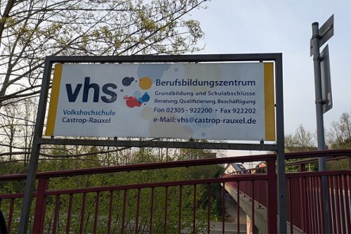 Wegweiser für VHS und BBZ in Dingen