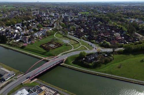 Emscherland / Sprung über die Emscher