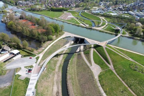 Emscherland / Sprung über die Emscher