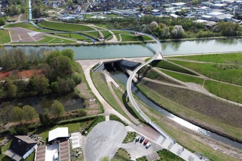 Emscherland / Sprung über die Emscher