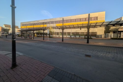 Postgebäude am Münsterplatz im April 2026