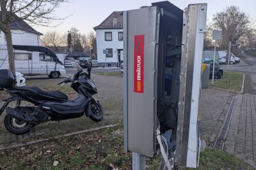 Gesprengter Zigarettenautomat an der Herderstraße.