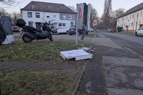 Gesprengter Zigarettenautomat an der Herderstraße.